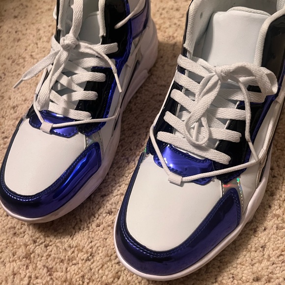 White sneakers with Metallic blue and silver trim - Picture 4 of 8